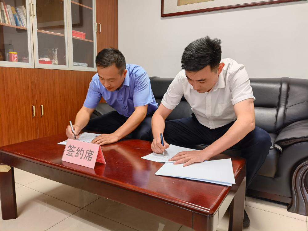 駕駛員徐正海與經(jīng)理簽訂車輛責(zé)任制合同(首個(gè)吃螃蟹的人)2(1)